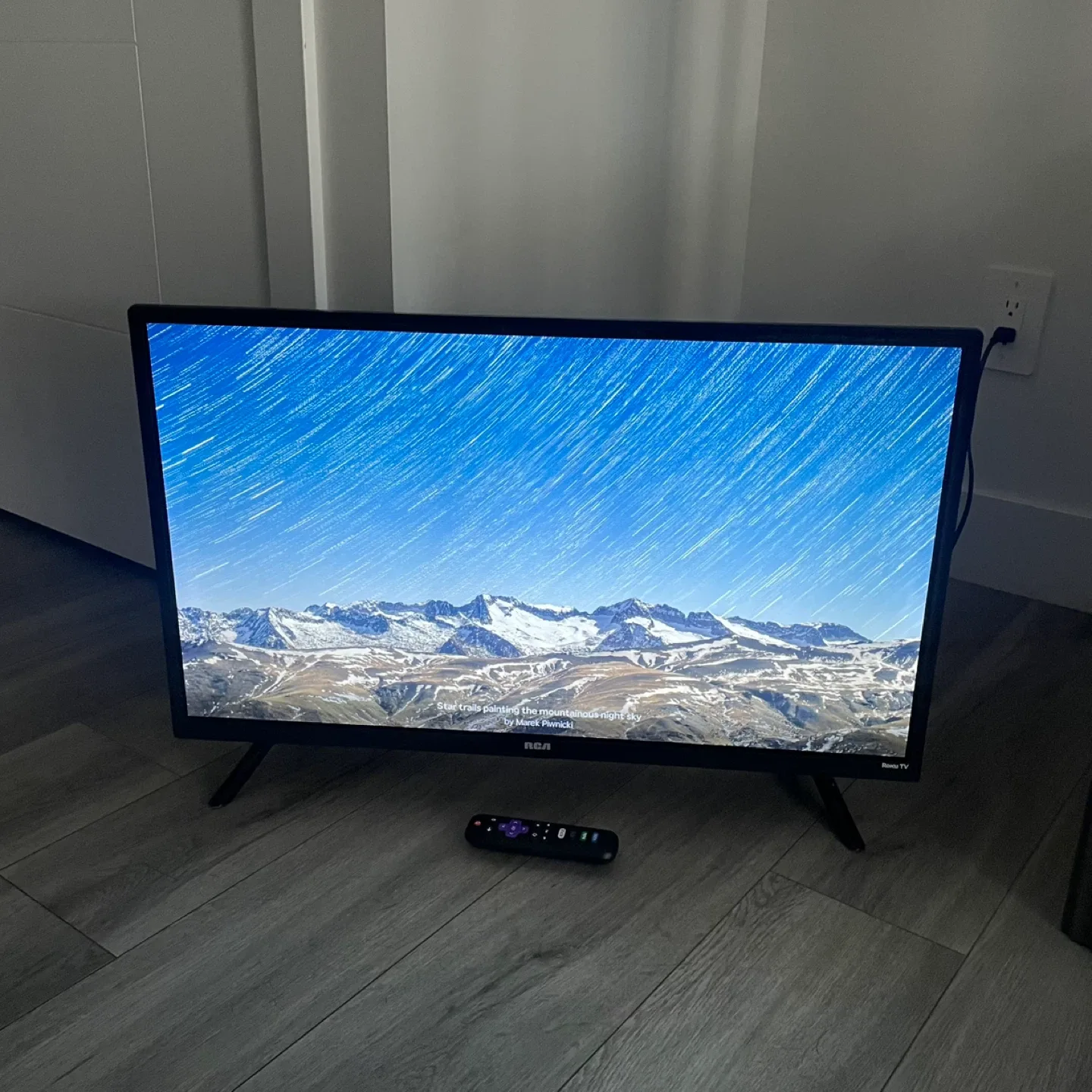 32" RCA Smart TV image indicator(3)