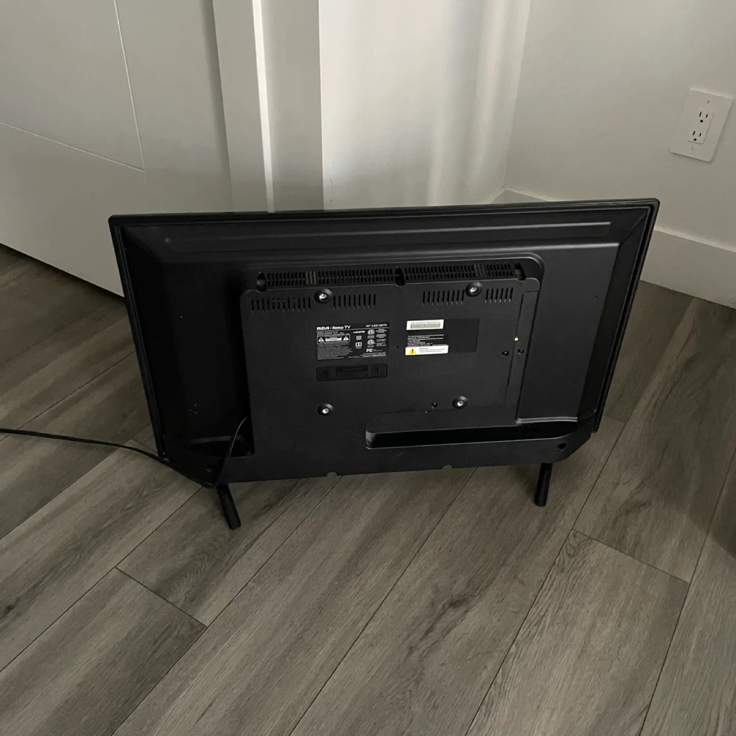 32" RCA Smart TV image indicator(6)