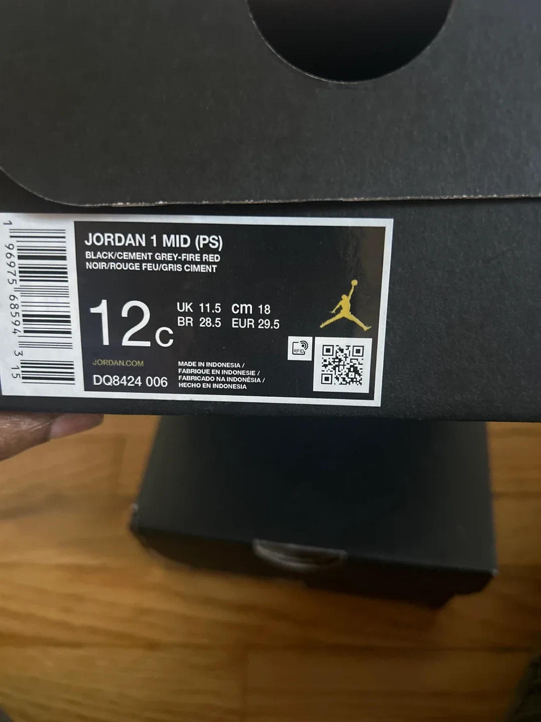 Jordan 1 Mid (PS) Size 12C image indicator(4)