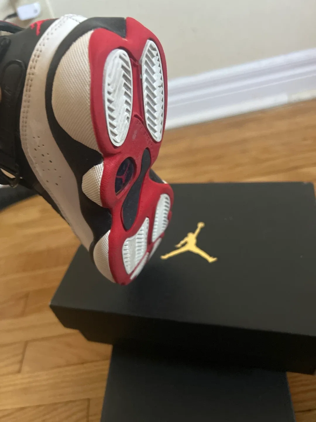 Jordan 1 Mid (PS) Size 12C image indicator(2)