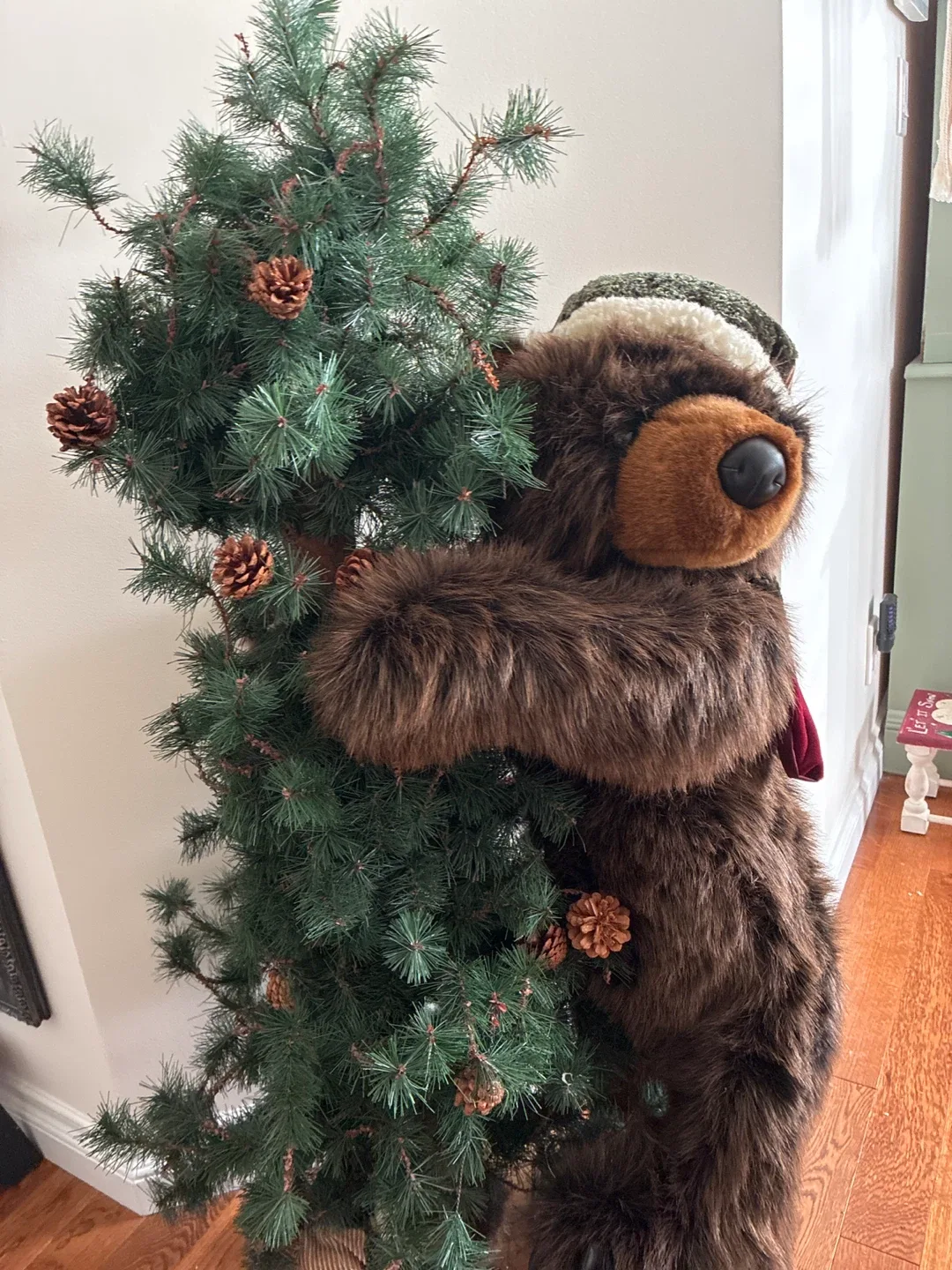 Bear Hugging Christmas Tree Decoration image indicator(4)