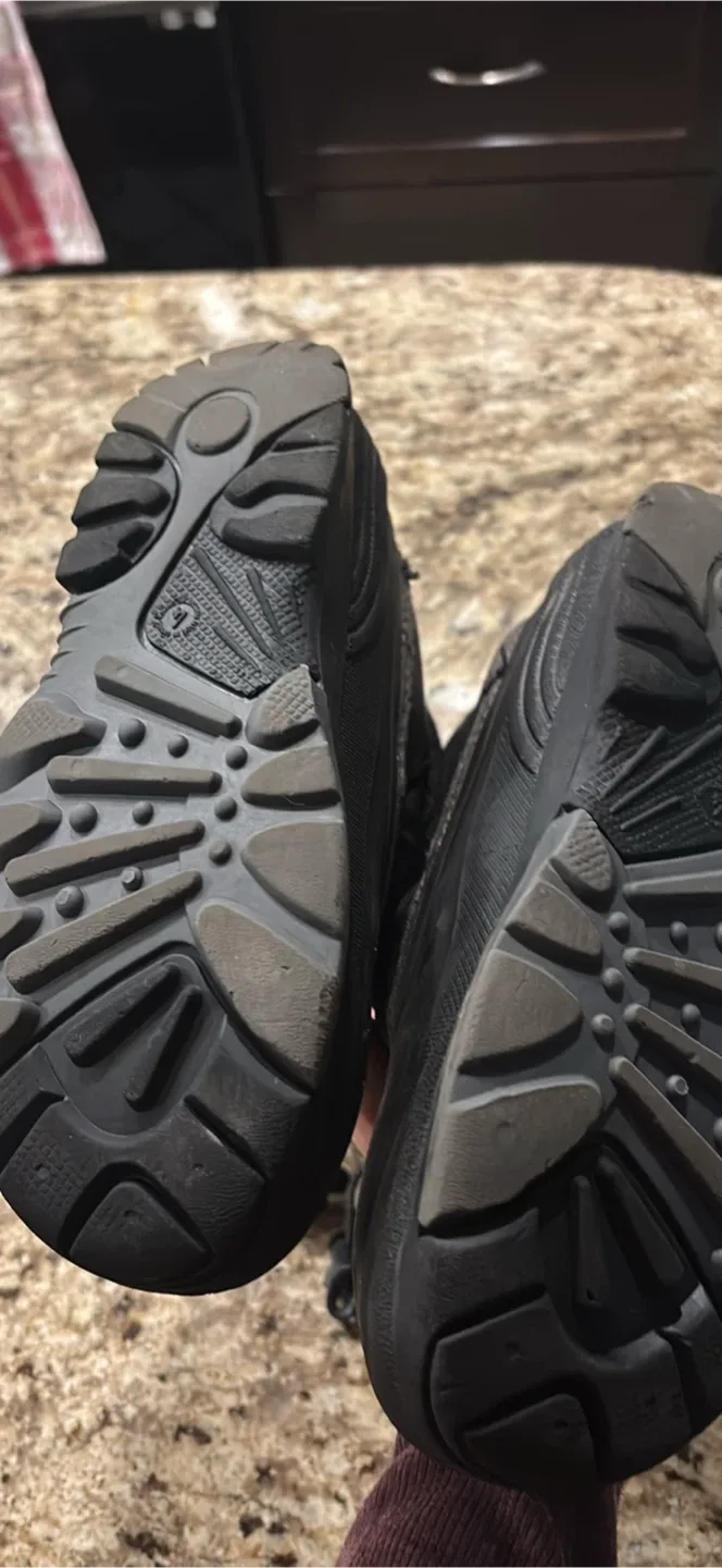 Kamik youth Black Winter Boots - Size 4 image indicator(3)