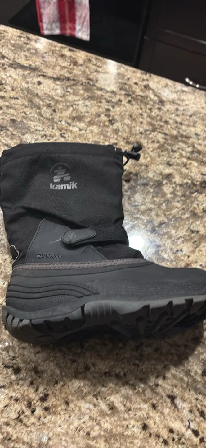 Kamik youth Black Winter Boots - Size 4