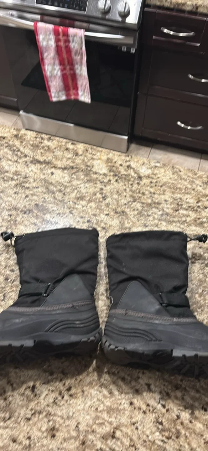 Kamik youth Black Winter Boots - Size 4 image indicator(2)