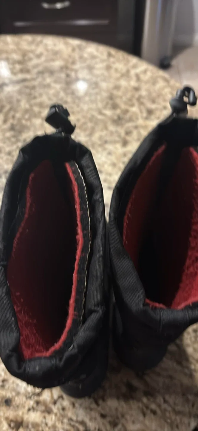 Kamik youth Black Winter Boots - Size 4 image indicator(4)