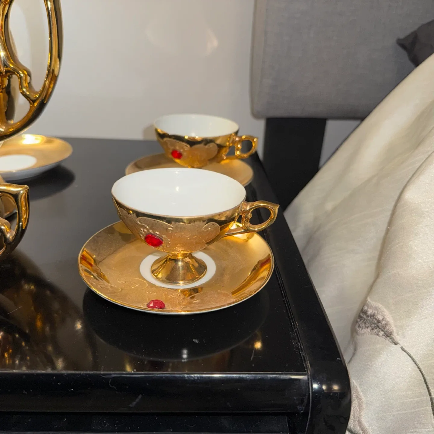 Gold Tea Set with Ruby Accents image indicator(5)