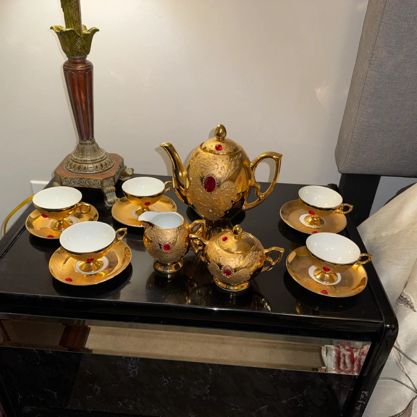 Gold Tea Set with Ruby Accents image indicator(2)