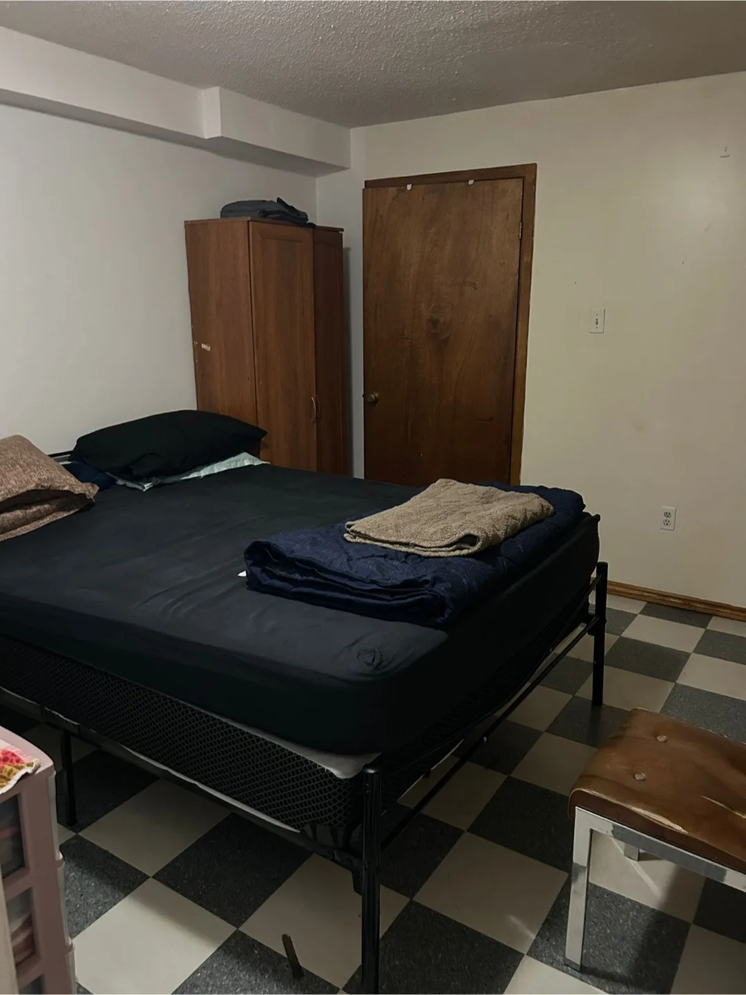 Basement for rent image indicator(2)