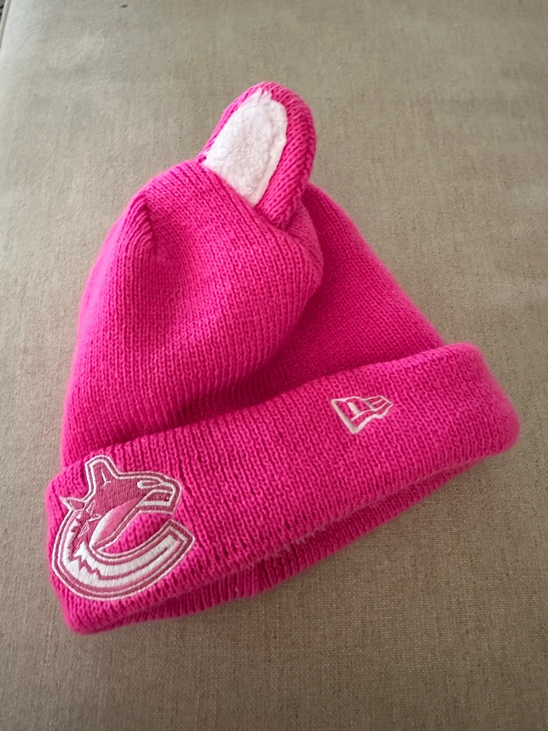 New Era Vancouver Canucks Toddler Pink Beanie image indicator(4)
