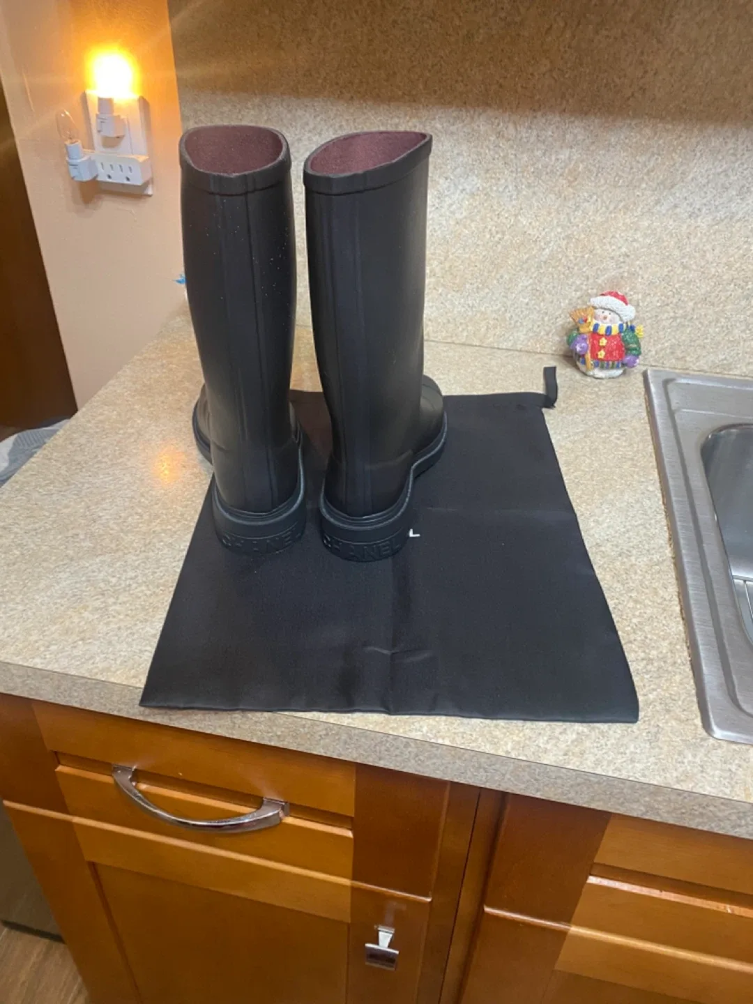 Chanel rain boots size size 41 image indicator(3)