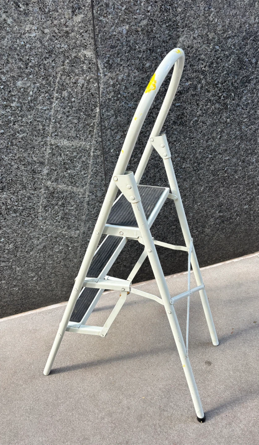 White 3-Step Ladder - photo 3