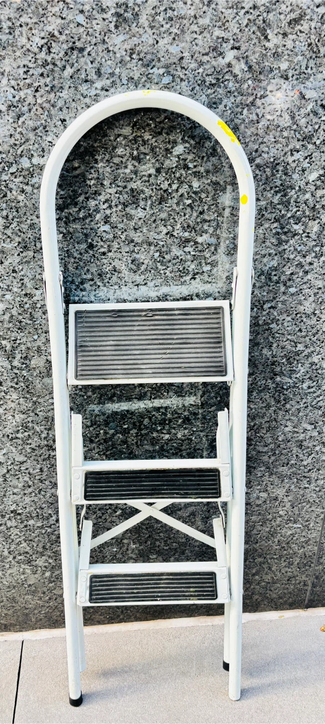 White 3-Step Ladder - photo 5