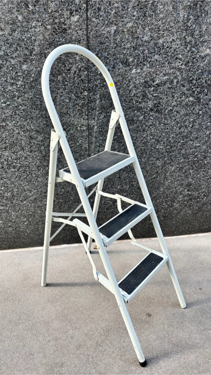 White 3-Step Ladder