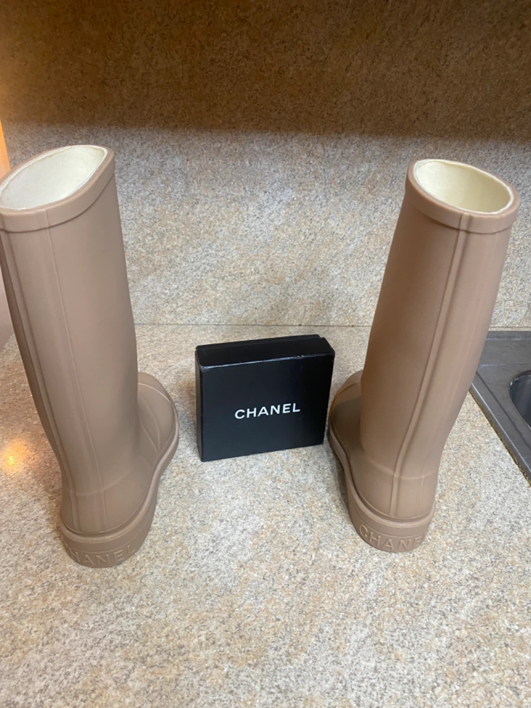 Chanel Rainboots size 39 fits 9-9.5 - photo 2