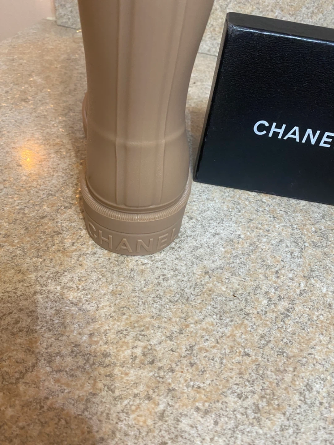 Chanel Rainboots size 39 fits 9-9.5 - photo 3