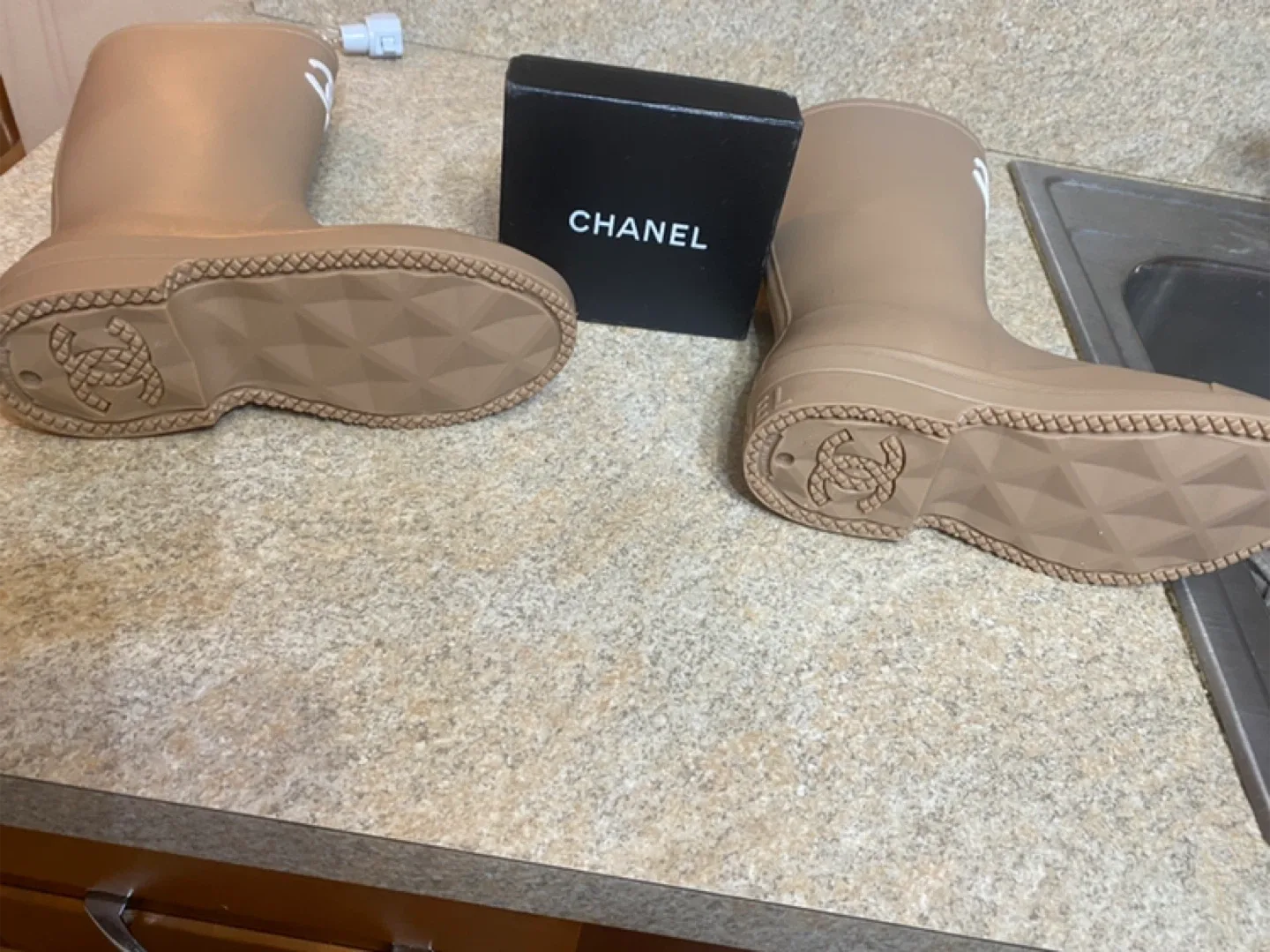 Chanel Rainboots size 39 image indicator(7)