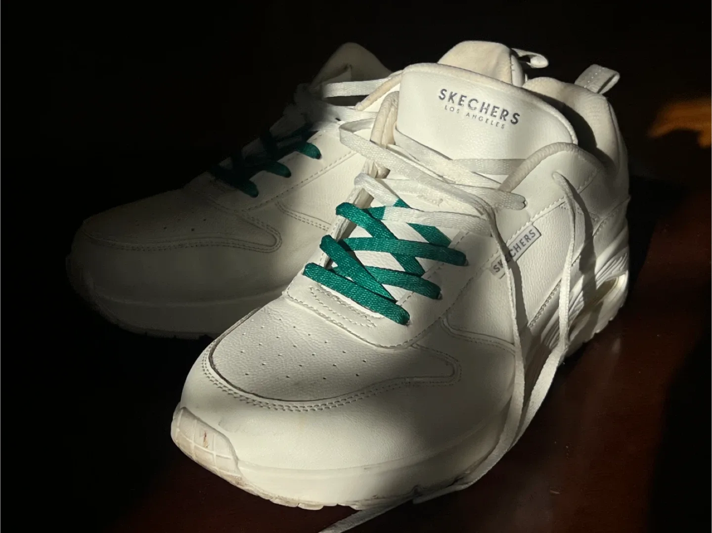 Skechers Los Angeles White Sneakers - US 11 image indicator(2)