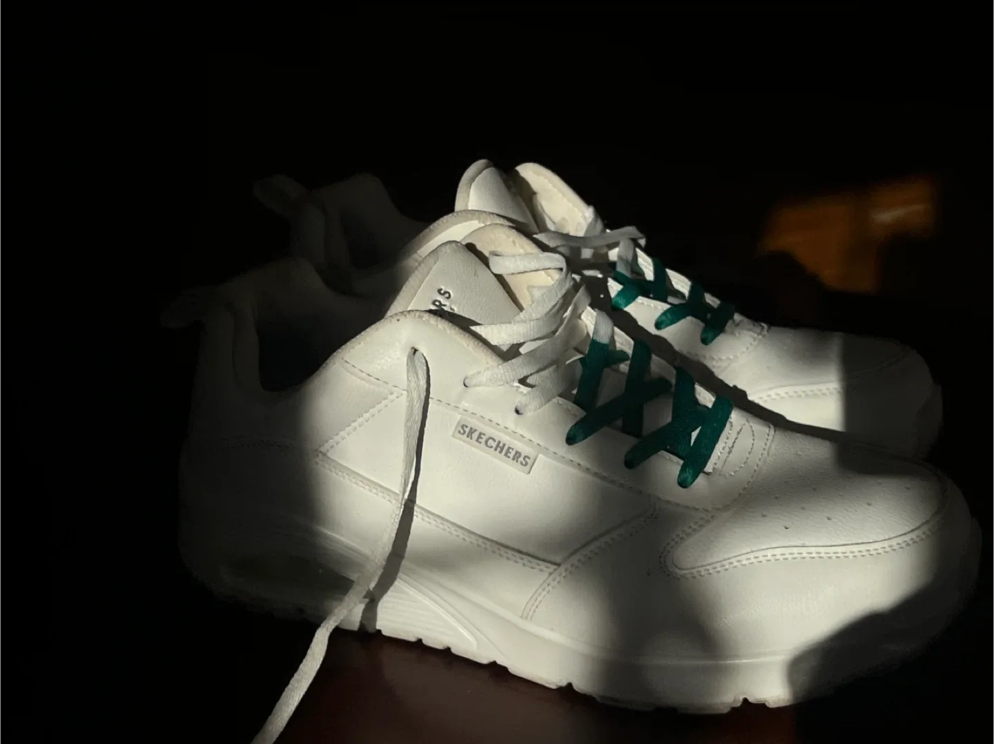 Skechers Los Angeles White Sneakers - US 11 image indicator(3)