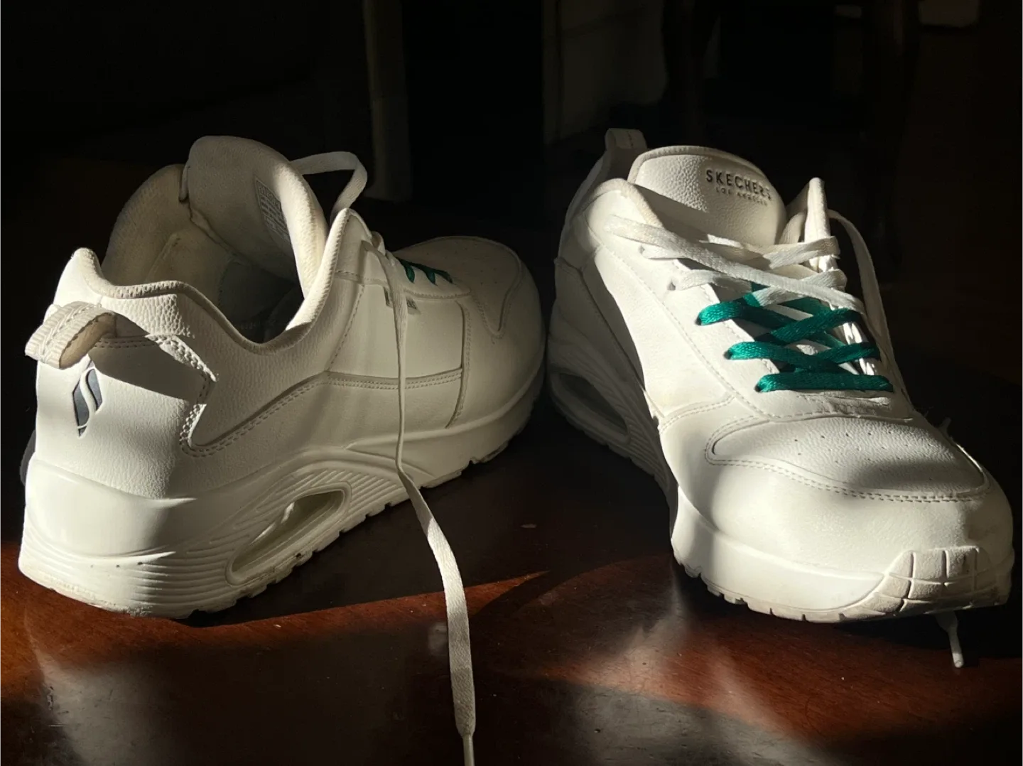 Skechers Los Angeles White Sneakers - US 11 image indicator(5)