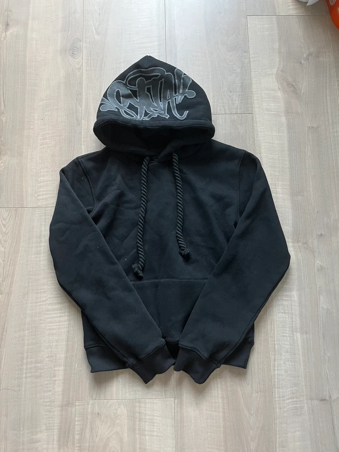 Syna world track suits image indicator(2)