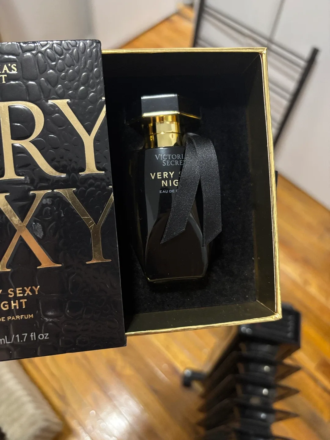 Victoria's Secret Very Sexy Night Eau de Parfum 50ml image indicator(3)