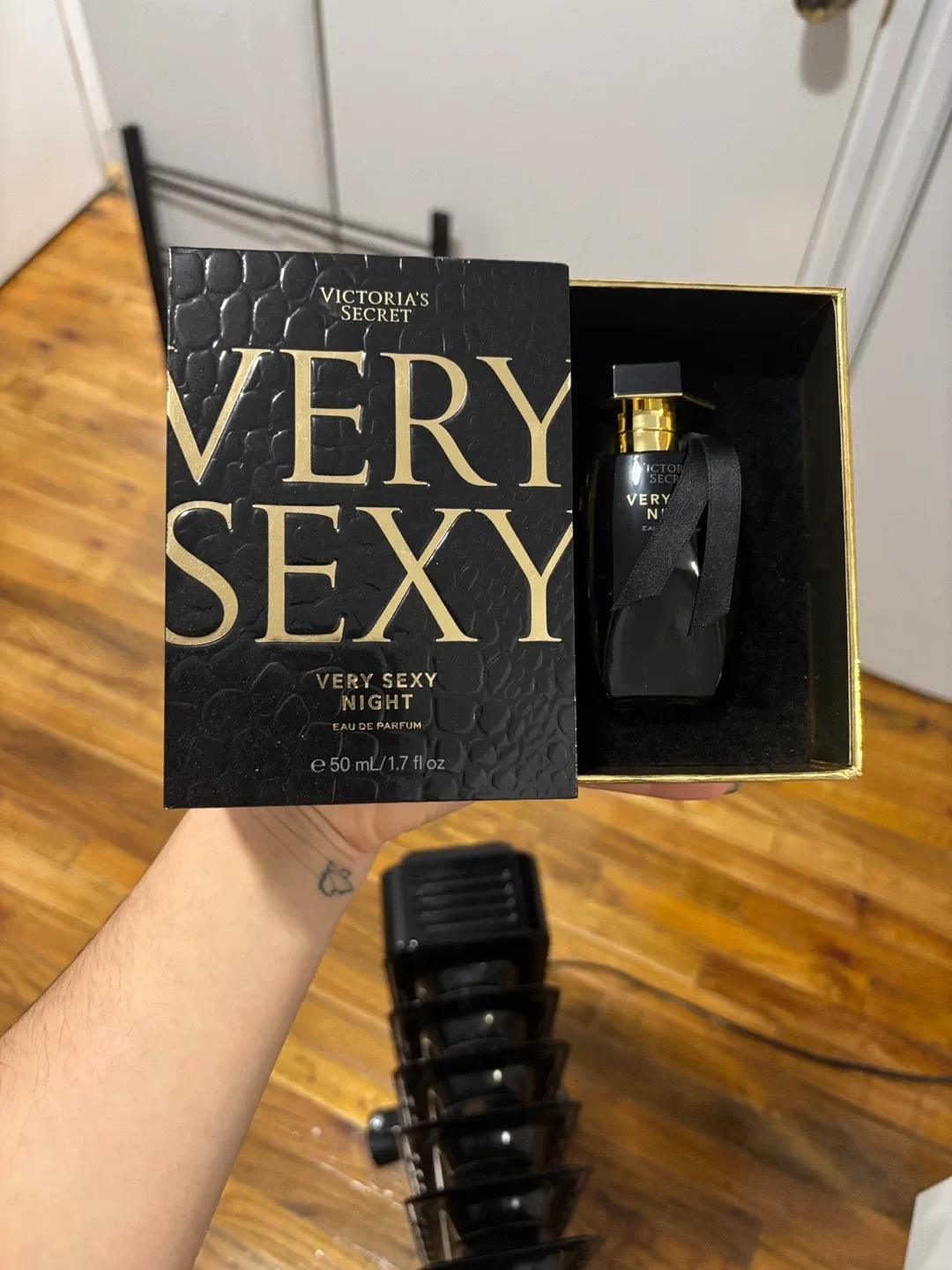 Victoria's Secret Very Sexy Night Eau de Parfum 50ml image indicator(2)
