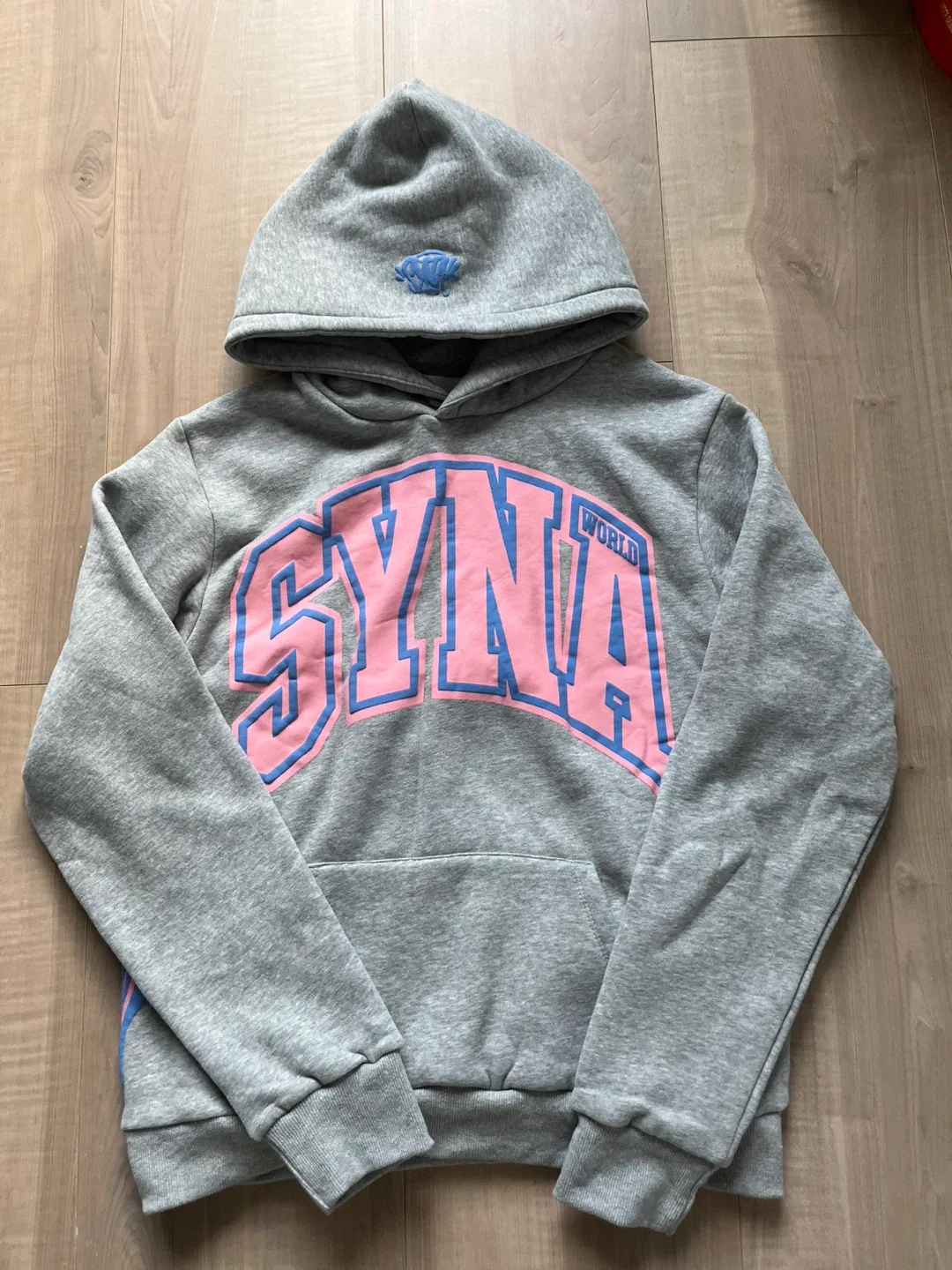Syna world track suits image indicator(2)