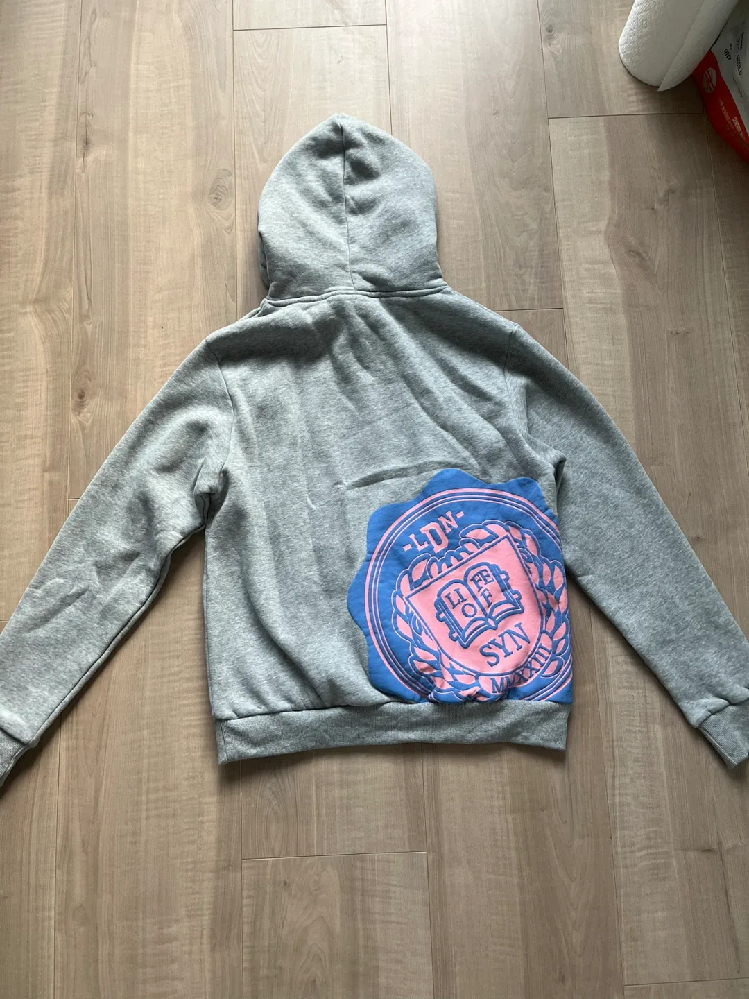 Syna world track suits image indicator(3)