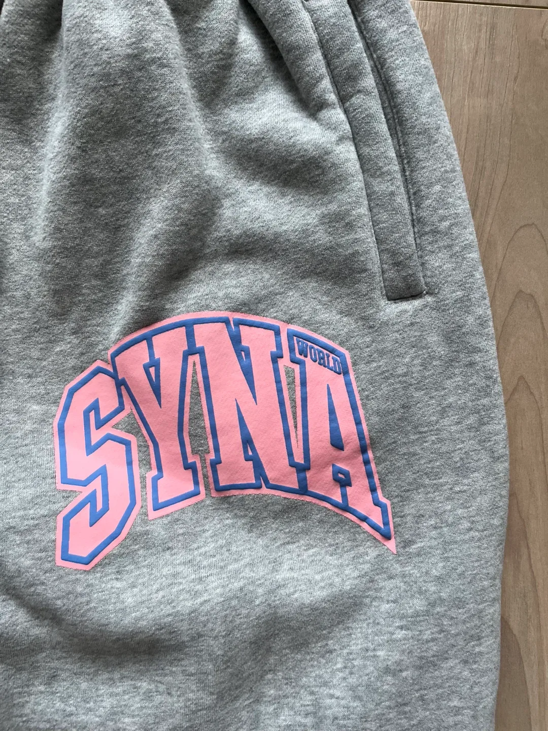 Syna world track suits image indicator(7)