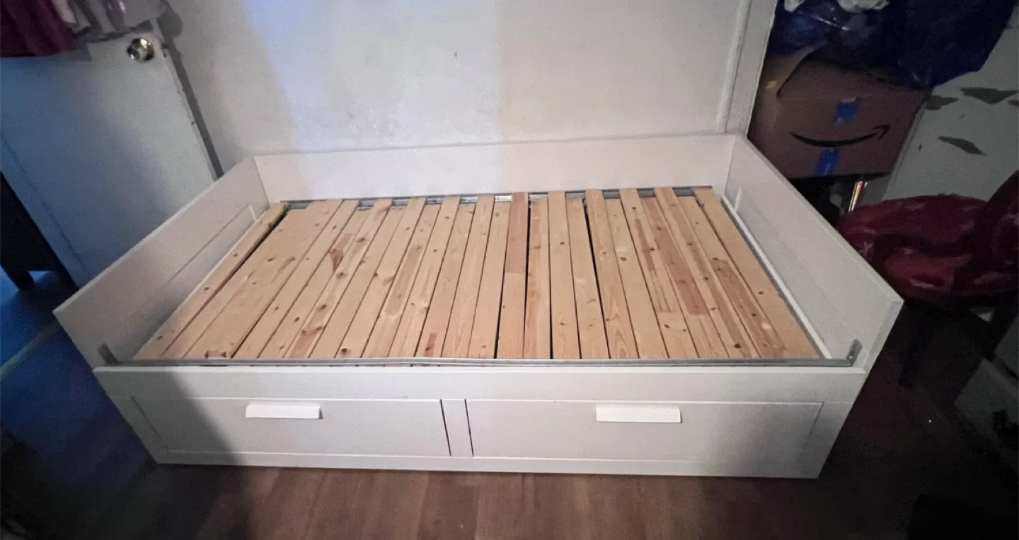 Daybed/ twin bed Frame w 2 drawers. Cama con 2 cajones image indicator(4)