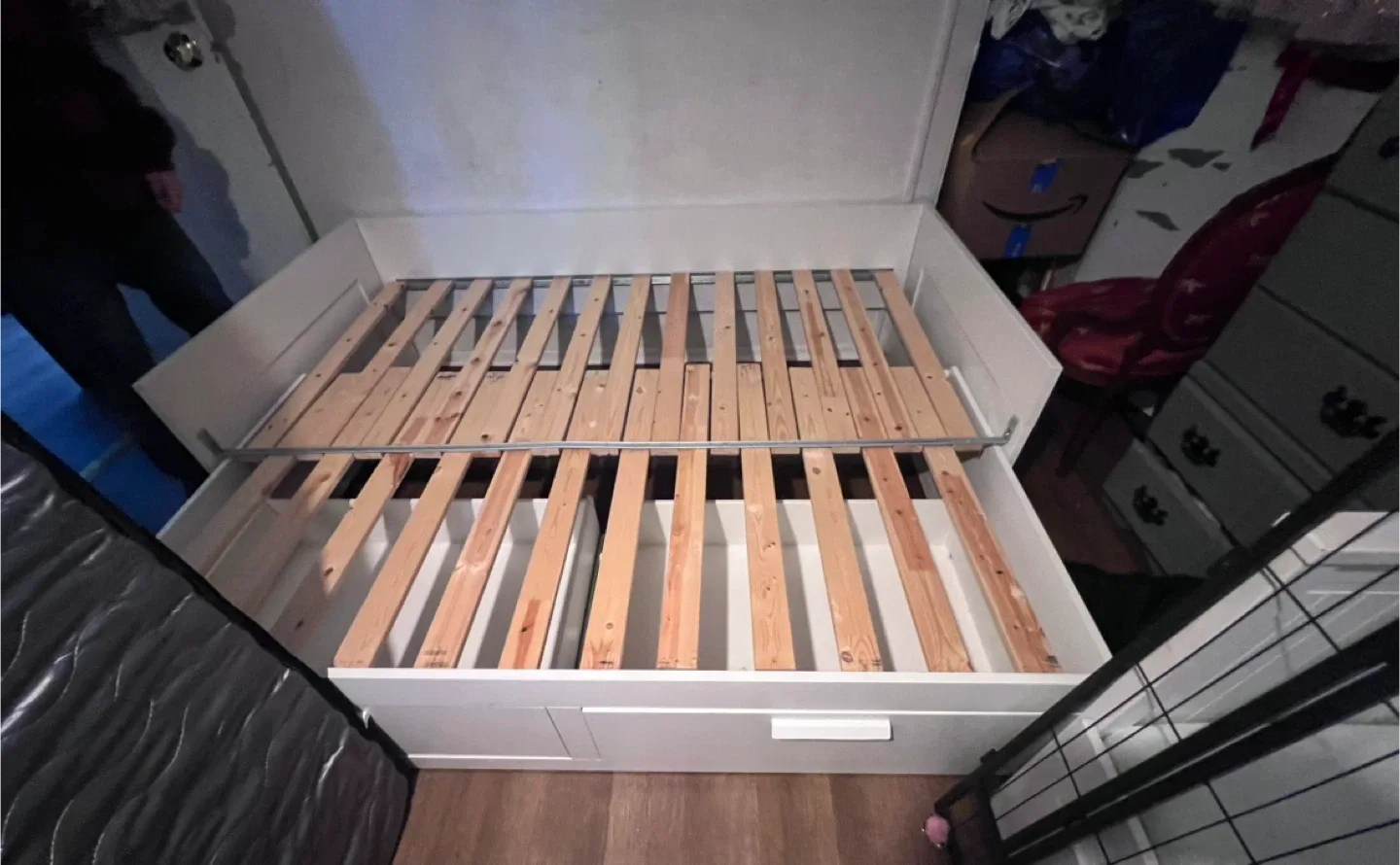 Daybed/ twin bed Frame w 2 drawers. Cama con 2 cajones image indicator(2)