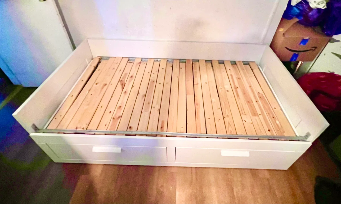 Daybed/ twin bed Frame w 2 drawers. Cama con 2 cajones image indicator(5)