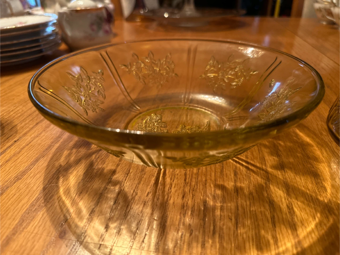 Vintage Sharon cabbage Rose serving bowl - depression glass
