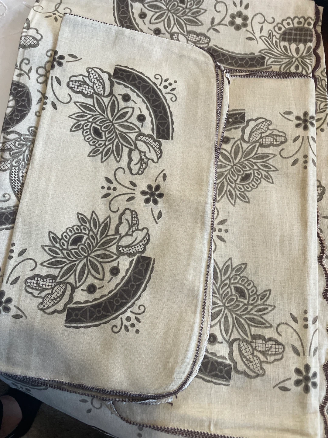 Vintage Floral Pattern Tablecloth Set - photo 3