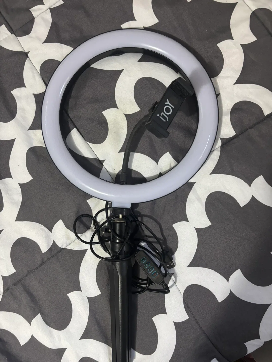 iJoy Ring Light with Tripod