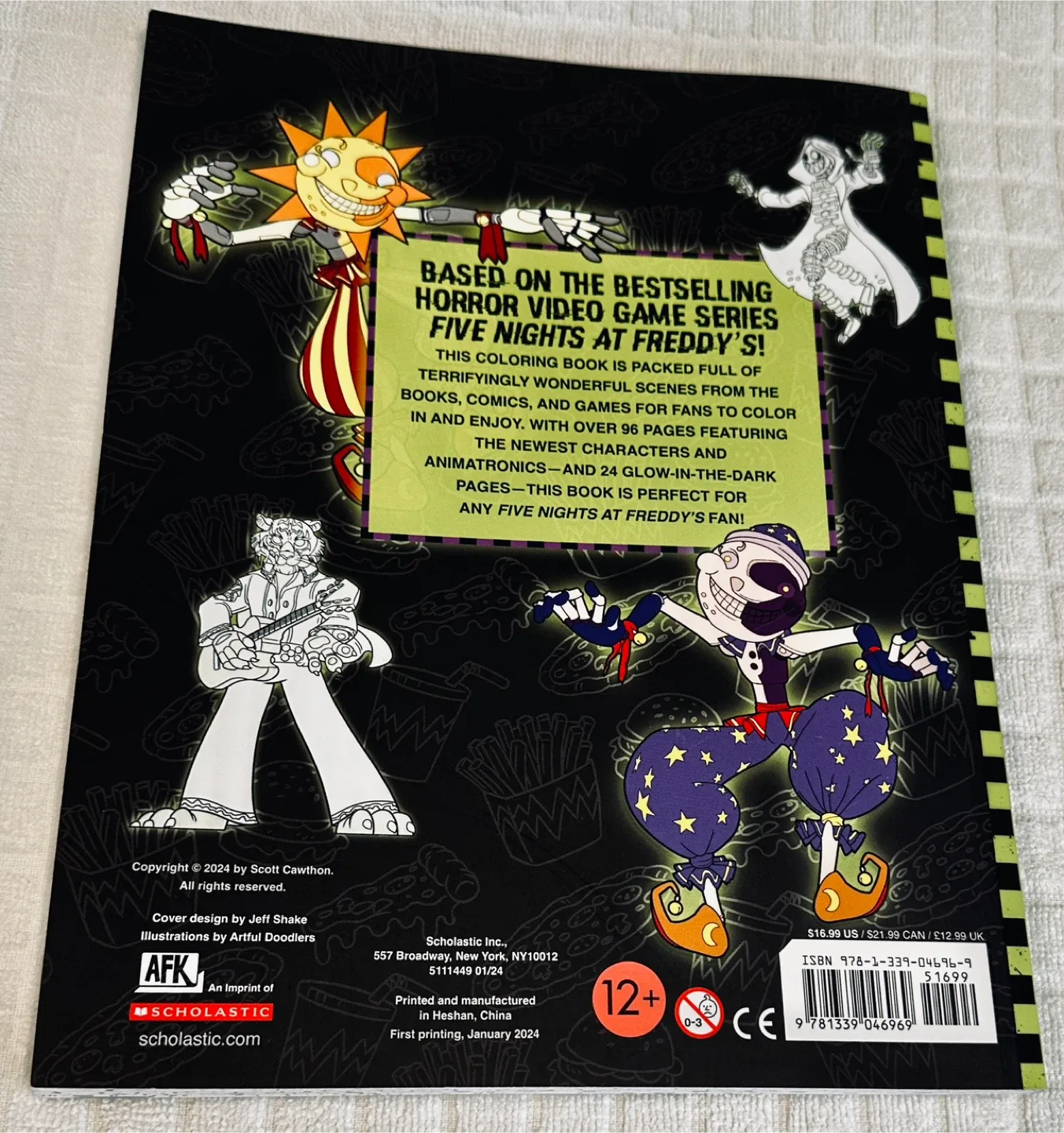 Five Nights at Freddy’s Glow-in-the-Dark Colouring Book… image indicator(2)