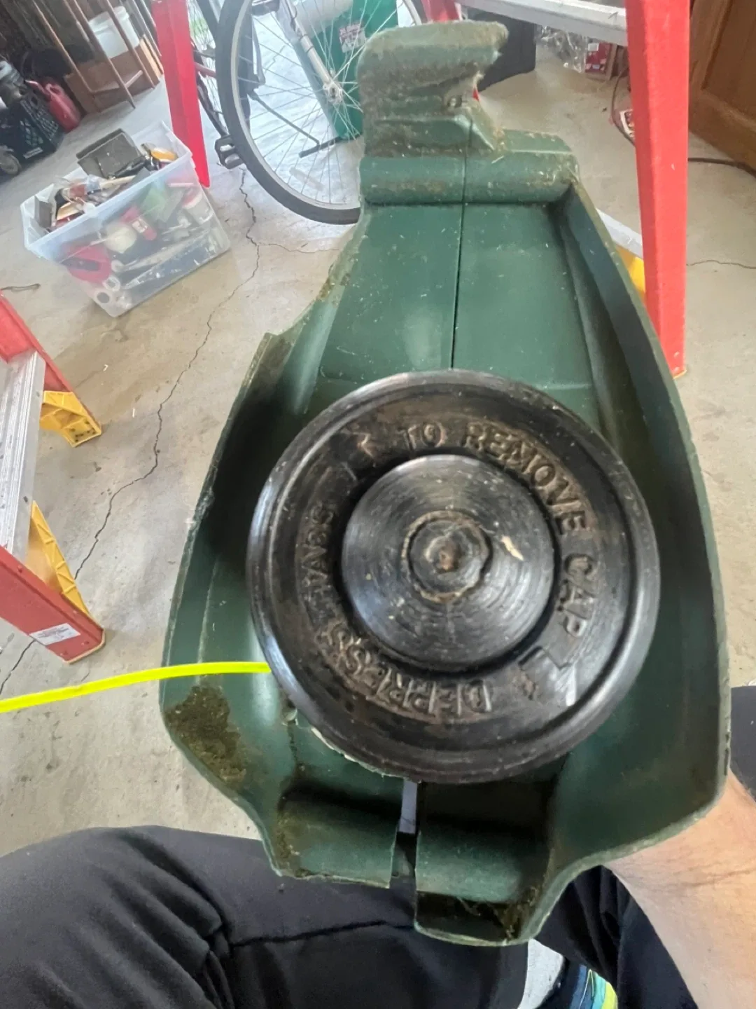 Black & Decker ST1000 Grass/Weed Trimmer image indicator(6)