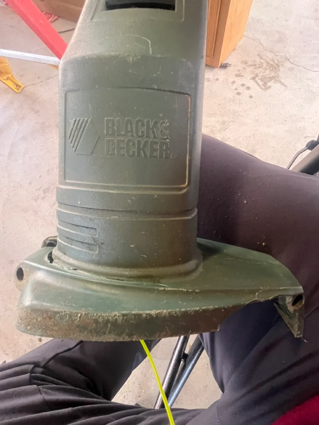 Black & Decker ST1000 Grass/Weed Trimmer image indicator(2)