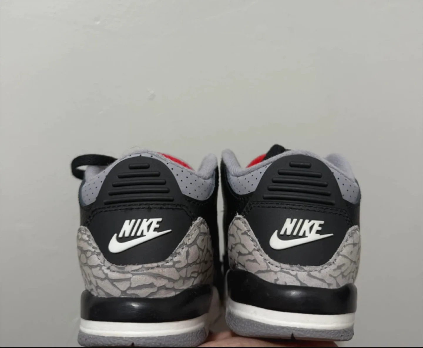 Nike Air Jordan 3 Retro Black/Cement Toddler Size 10 image indicator(3)