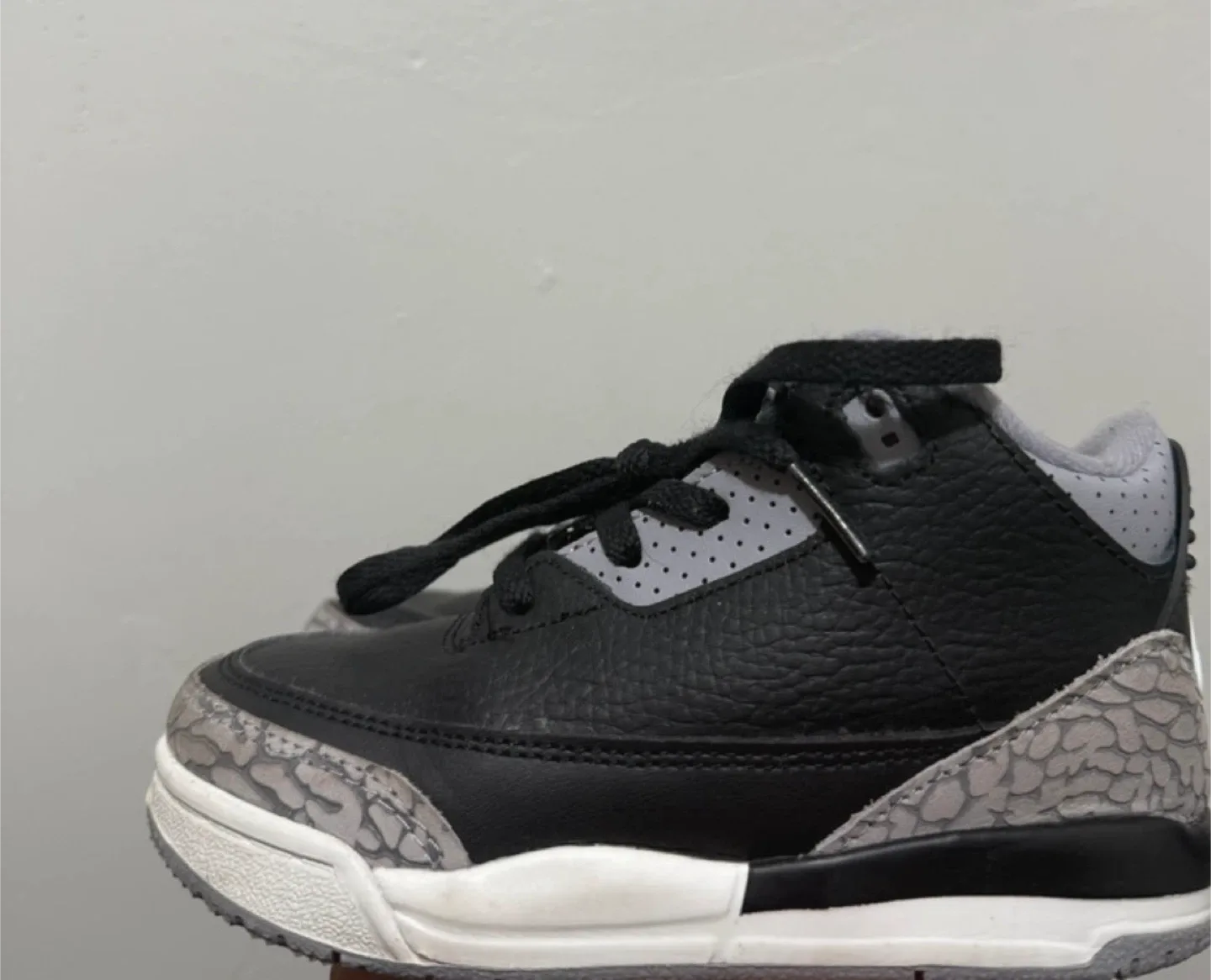 Nike Air Jordan 3 Retro Black/Cement Toddler Size 10 image indicator(2)
