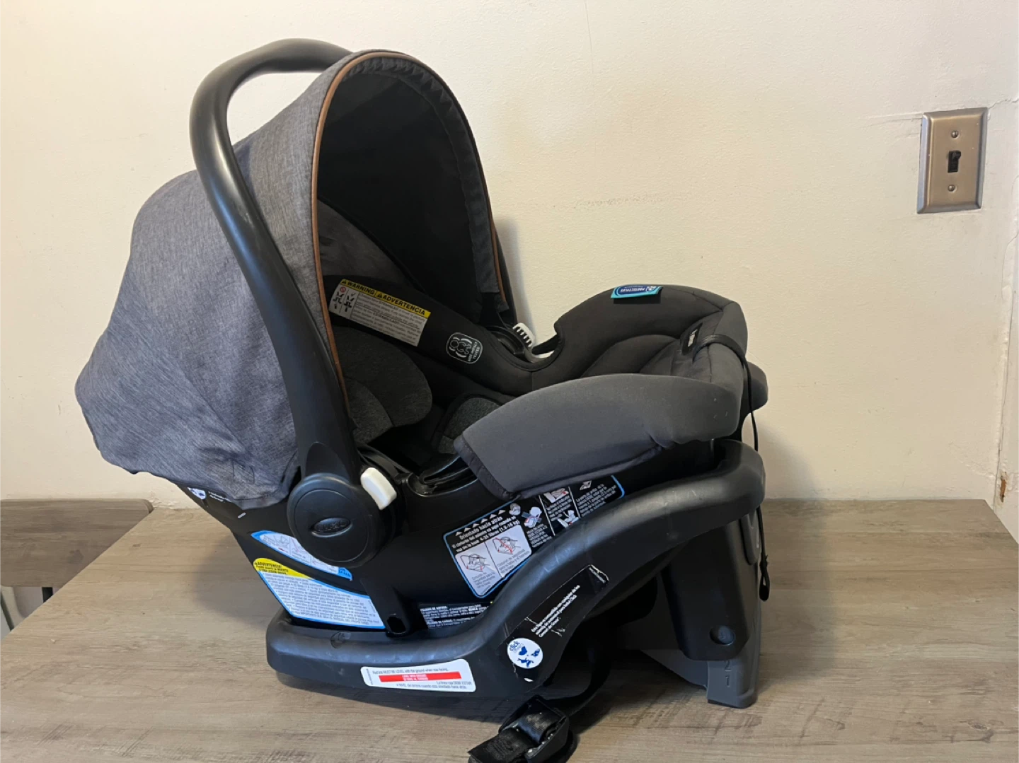 Graco Infant Car Seat with Base - photo 3