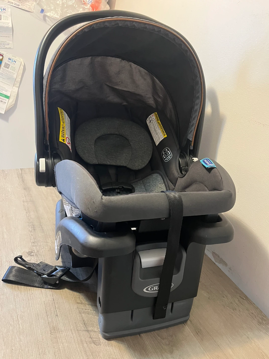 Graco Infant Car Seat with Base - photo 2