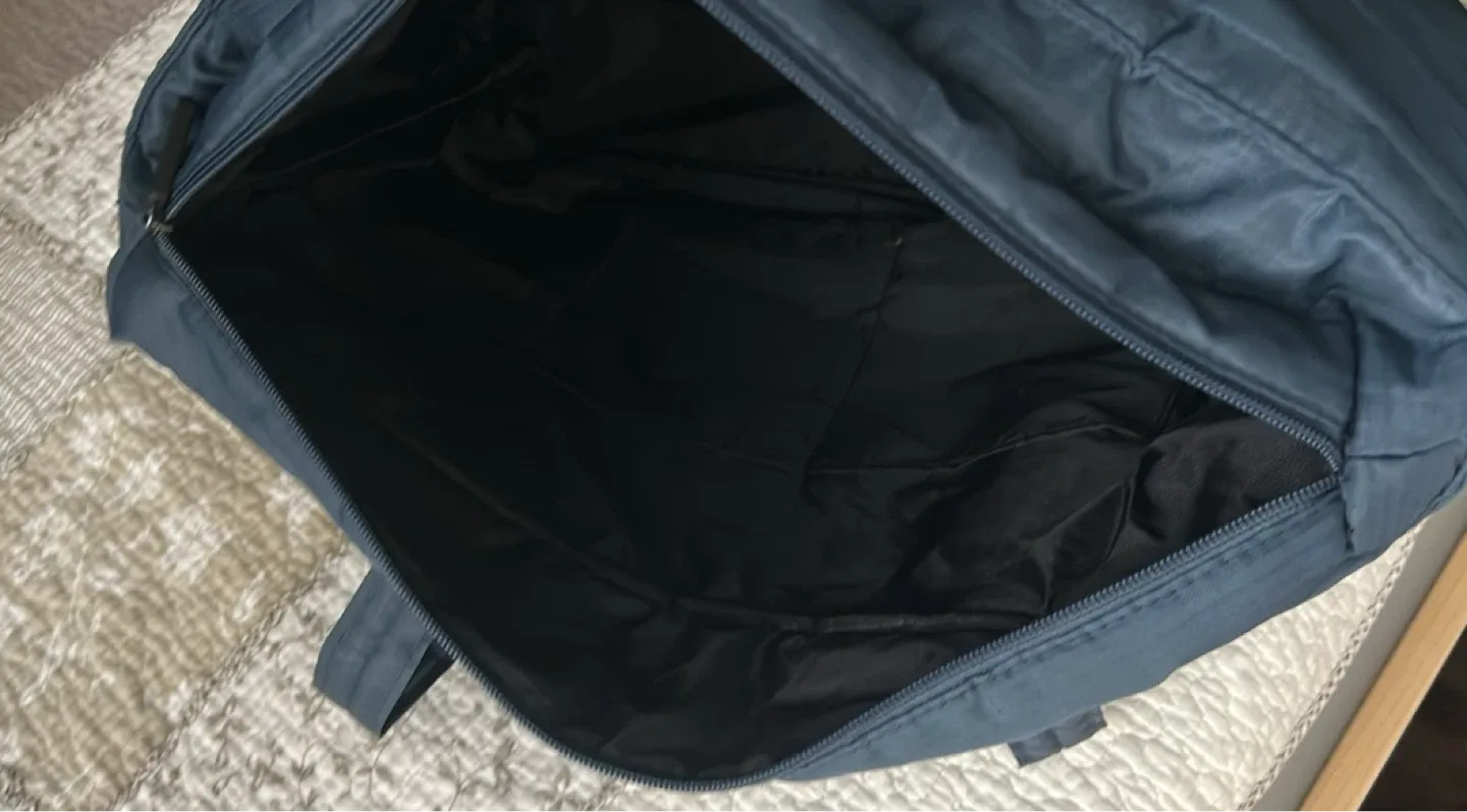 Fila Navy Duffle Bag (Listing till DEC 20) image indicator(3)