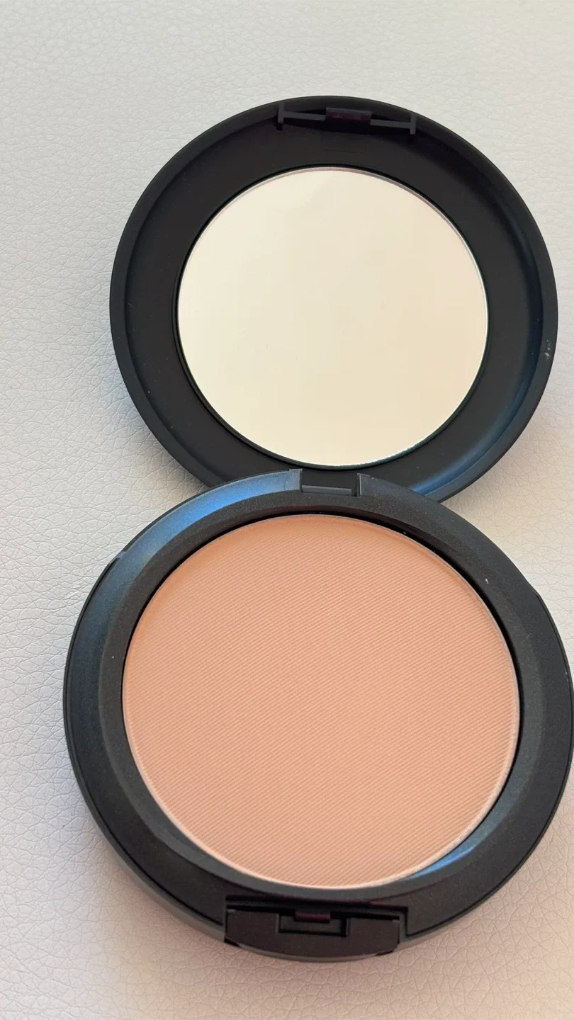 MAC Studio Fix Powder Plus Foundation NW25 image indicator(3)