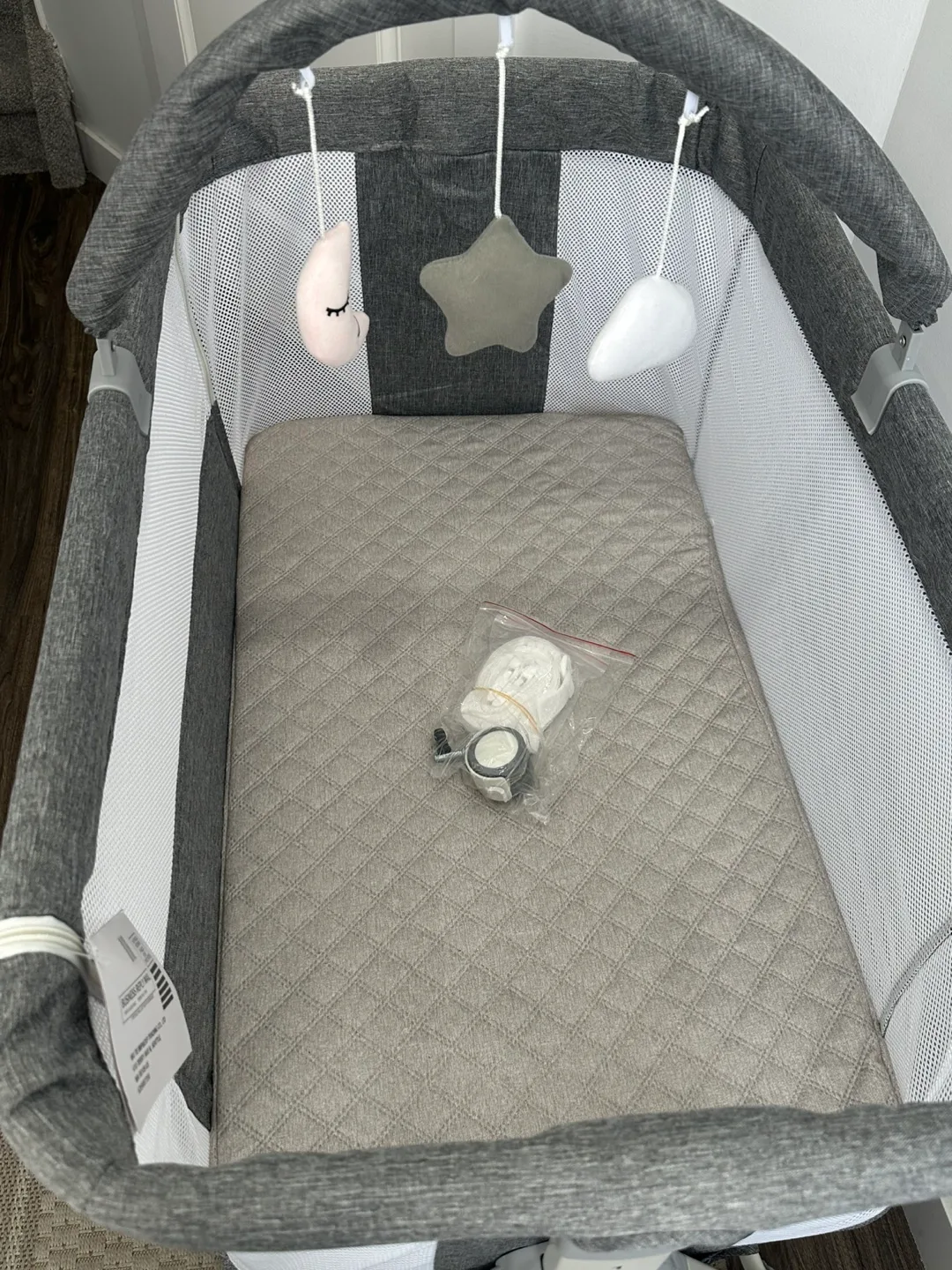 Brand New 3-in-1 Baby Bassinet – Adjustable & Portable (Grey) image indicator(6)