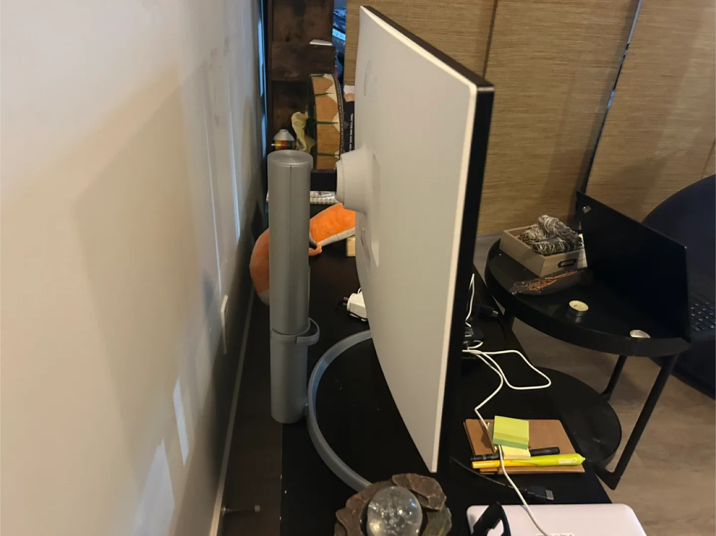 LG Monitor 27” image indicator(2)