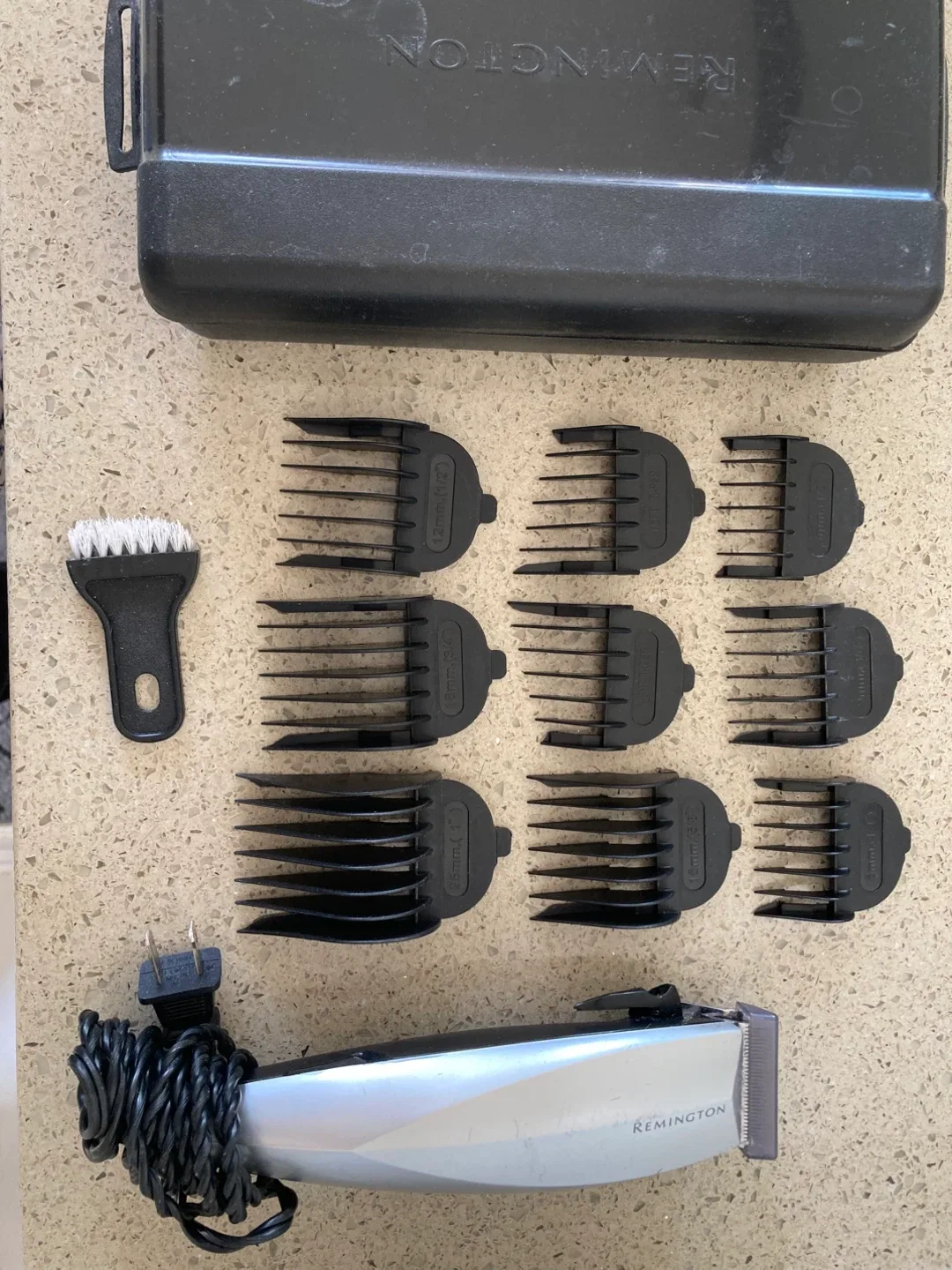 Remington Hair Clipper Set with Case image indicator(2)