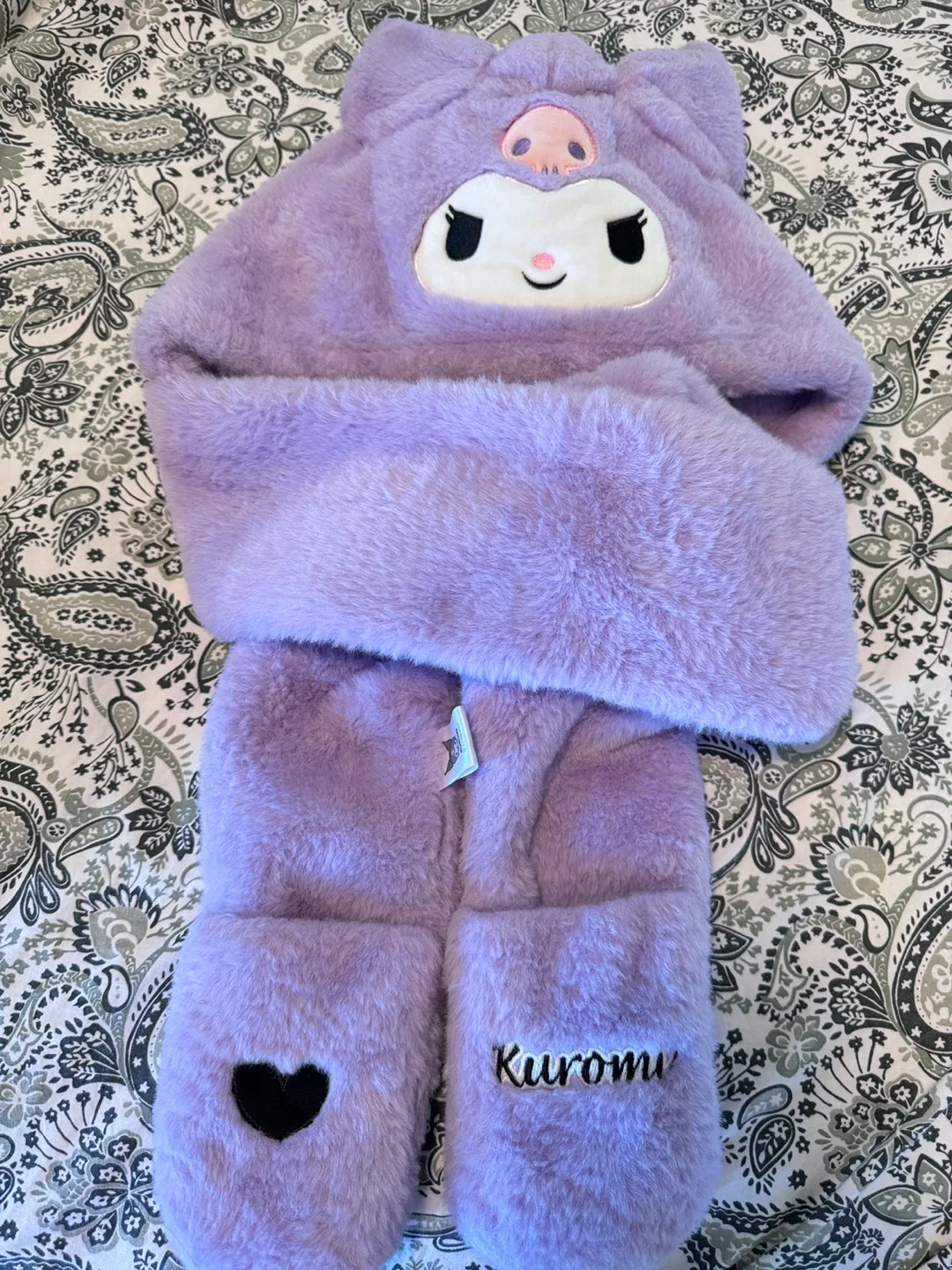 Kuromi Hooded Scarf - Plush and Cozy! image indicator(2)