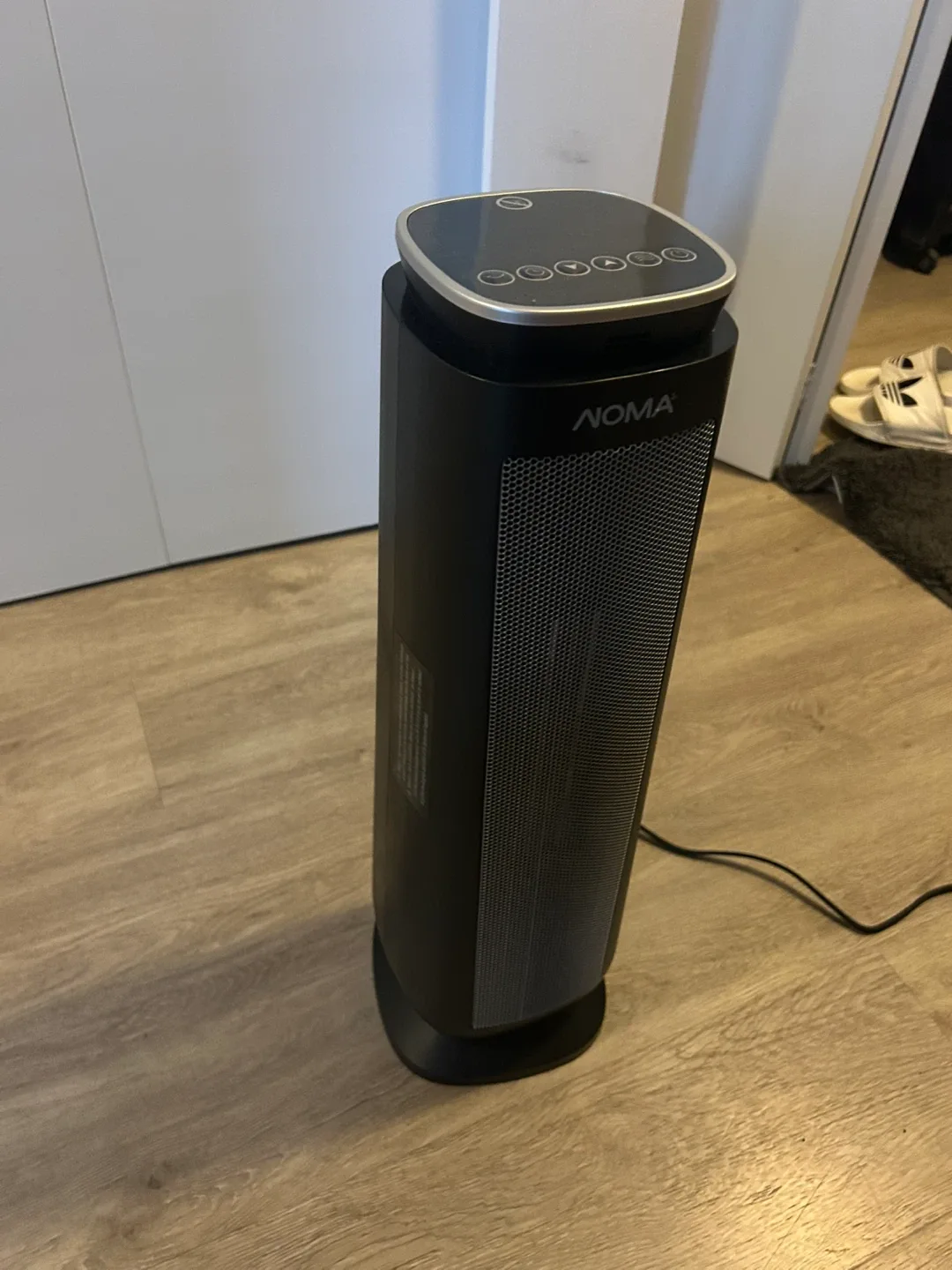 NOMA Tower Heater - Black image indicator(2)