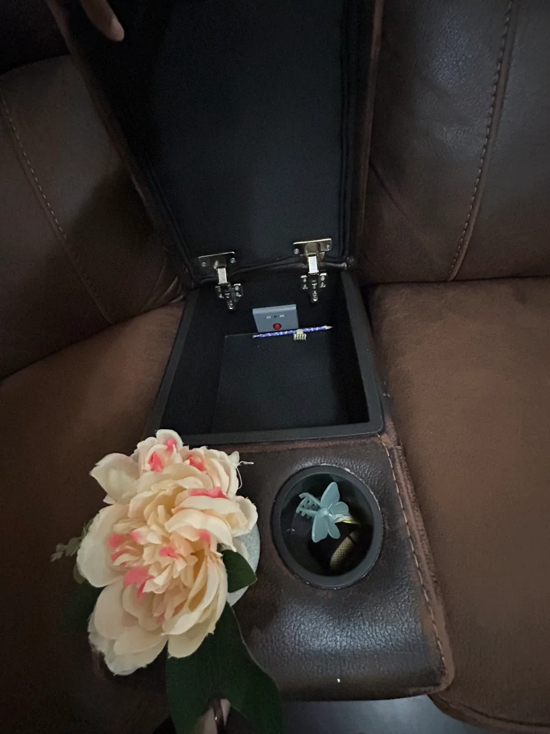 Brown Leather Sectional Sofa image indicator(3)